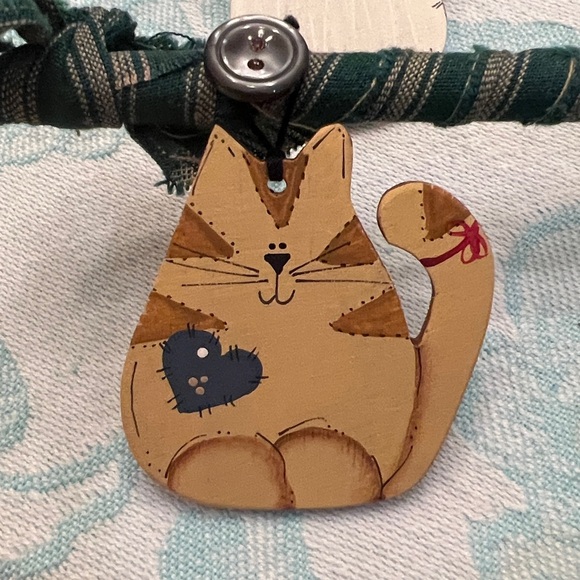 Hand Made Wooden Christmas Tree w Ornaments - Picture 10 of 11